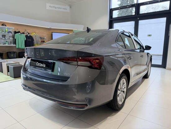ŠKODA Octavia Selection 1.5 TSI 85 kW DSG_4
