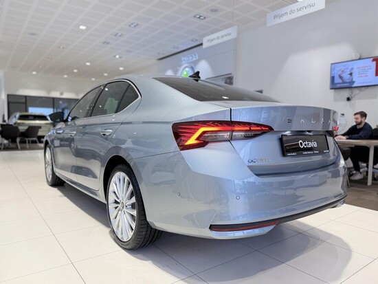 ŠKODA Octavia Exclusive Selection 2,0 TDI 110 kW 7-stup. automat._2