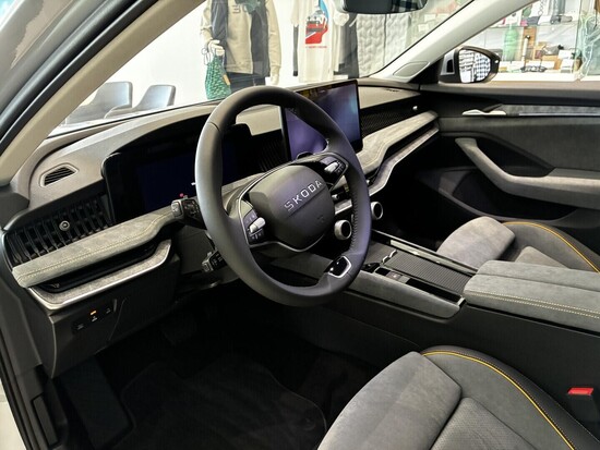 ŠKODA Superb Combi Selection  142 kW_5