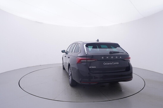 ŠKODA Octavia Combi Selection 2,0 TDI 110 kW_4