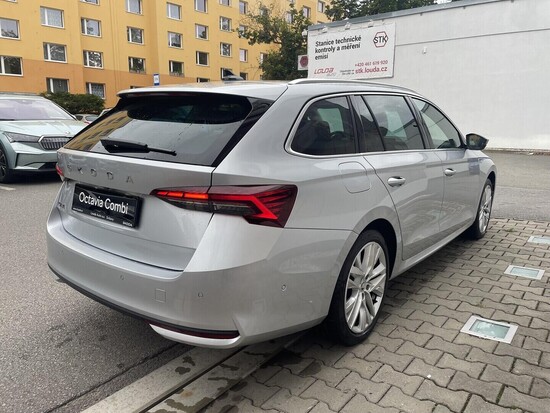 ŠKODA Octavia Combi Exclusive Selection 2,0 TDI 110 kW DSG_3