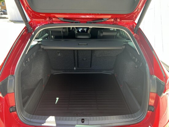 ŠKODA Octavia Combi Dynamic 1,5 TSI m-HEV 110 kW 7-stup. automat._5