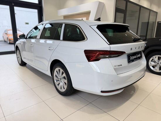 ŠKODA Octavia Combi Top Selection 2,0 TDI 110 kW 7-stup. automat._2
