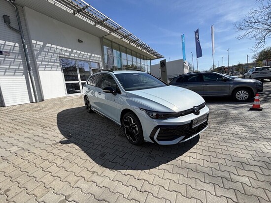 VOLKSWAGEN Golf V. R-line People 1,5 eTSI 7DSG mHEV 110 kW_2