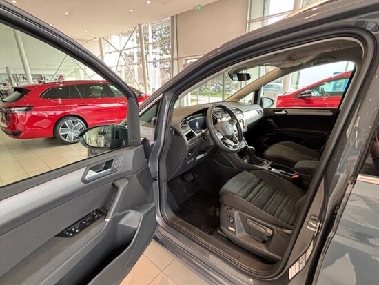 VOLKSWAGEN Touran People 1,5 TSI EVO2 7DSG 110 kW_5