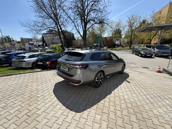 VOLKSWAGEN Passat R-Line People 2,0 TDI 142 kW 4MOT  142 kW_4