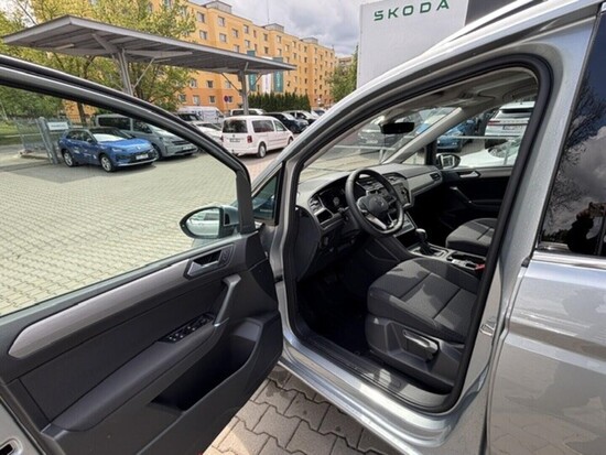 VOLKSWAGEN Touran People 1,5 TSI EVO2 7DSG 110 kW_3