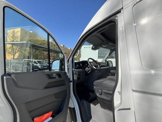 VOLKSWAGEN Crafter skříň 35 2,0 8AU FWD SR 130 kW_3