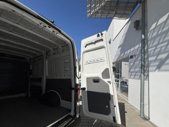 VOLKSWAGEN Crafter skříň 35 2,0 8AU FWD SR 130 kW_5