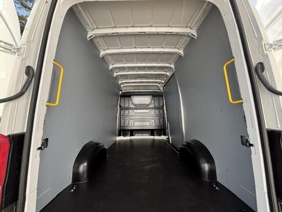 VOLKSWAGEN Crafter skříň 35 103kW 8AU FWD SR 103 kW_5