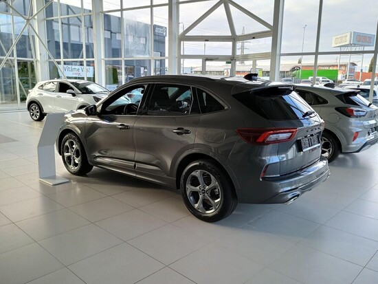 FORD Kuga ST-LINE 1,5 EcoBoost 137 kW_3