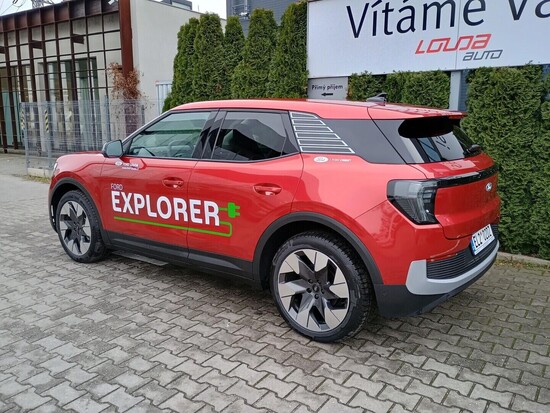 FORD Elektrický Explorer AWD Premium 79 kWh 250 kW_4