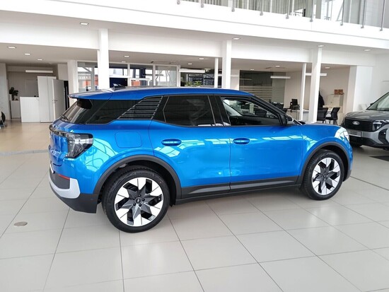FORD Elektrický Explorer AWD Premium 79 kWh 250 kW_4
