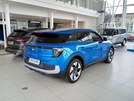 FORD Elektrický Explorer AWD Premium 79 kWh 250 kW_5