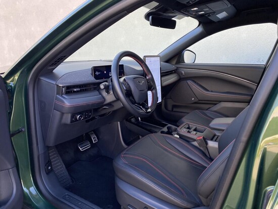 FORD Mustang Mach-E Premium 88 kWh, PRODLOUŽENÝ DOJEZD 203 kW Premium_4