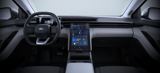 FORD Elektrický Explorer  58 kWh,0 STANDARDNÍ DOJEZD 140 kW  Style_4
