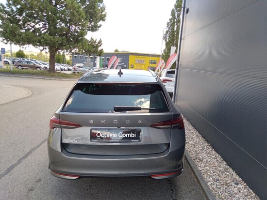 ŠKODA Octavia Combi Exclusive Selection 2,0 TDI 110 kW_3