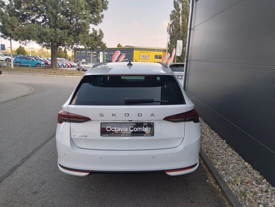 ŠKODA Octavia Combi Selection 2,0 TDI 110 kW_3