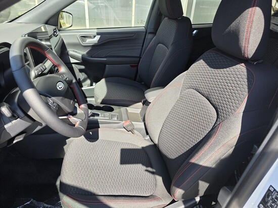 FORD Kuga ST-LINE 1,5 EcoBoost 137 kW_4