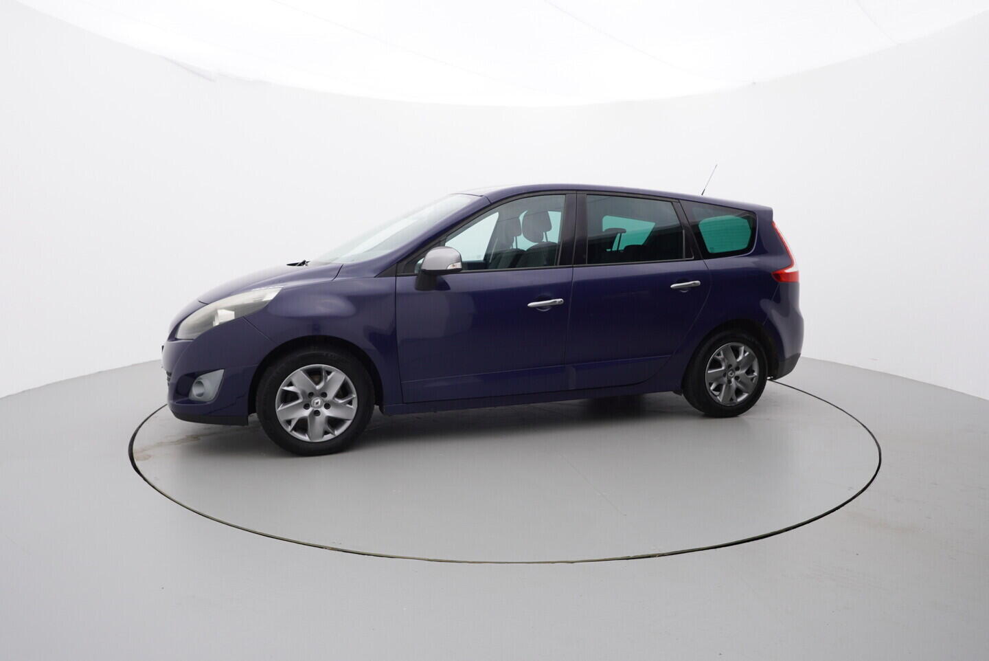 O119V06385_11.webp_GRAND SCÉNIC  1.6  81 kW manuál