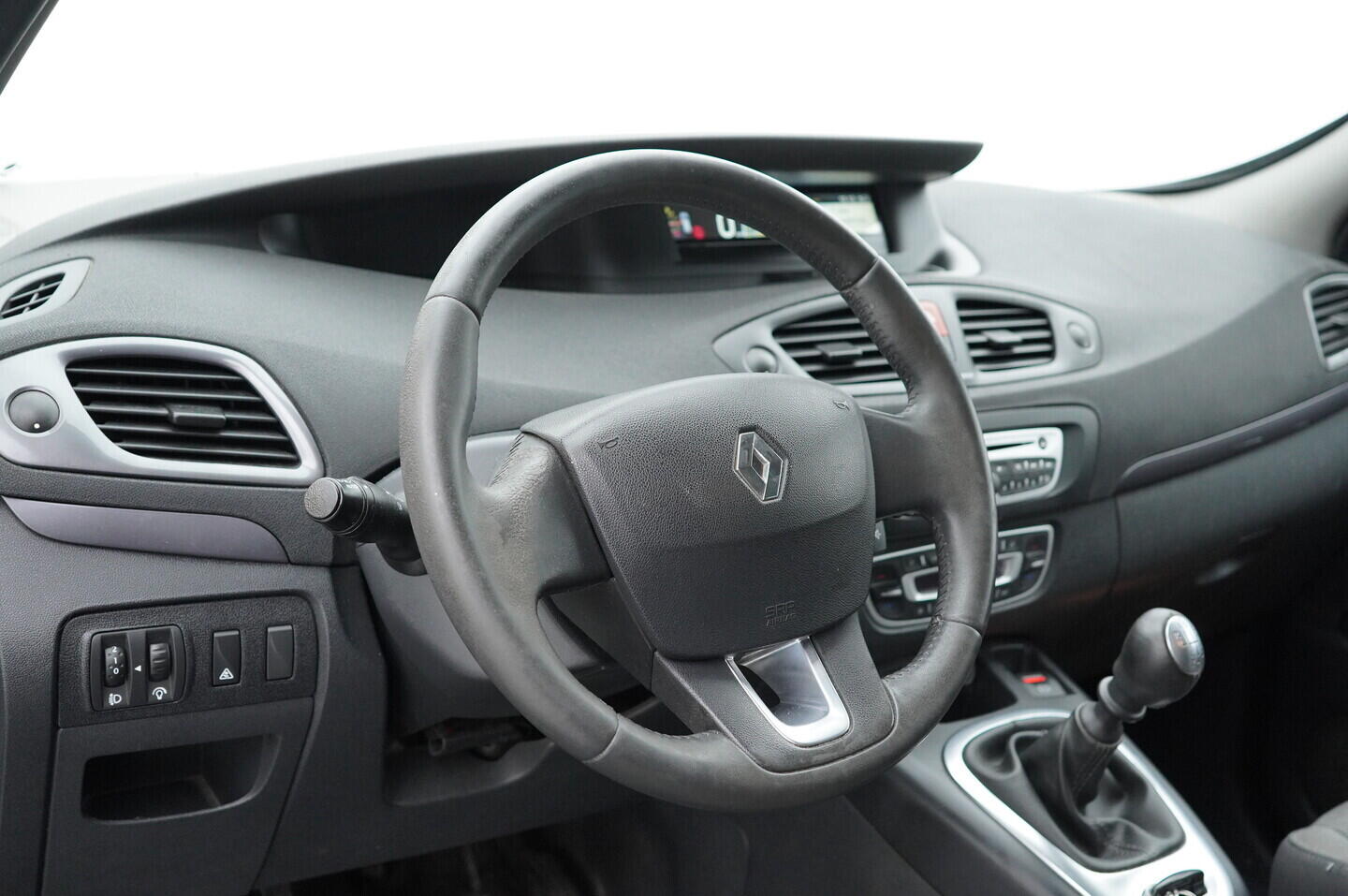 O119V06385_21.webp_GRAND SCÉNIC  1.6  81 kW manuál