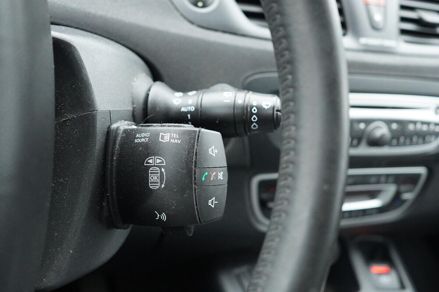 O119V06385_24.webp_GRAND SCÉNIC  1.6  81 kW manuál