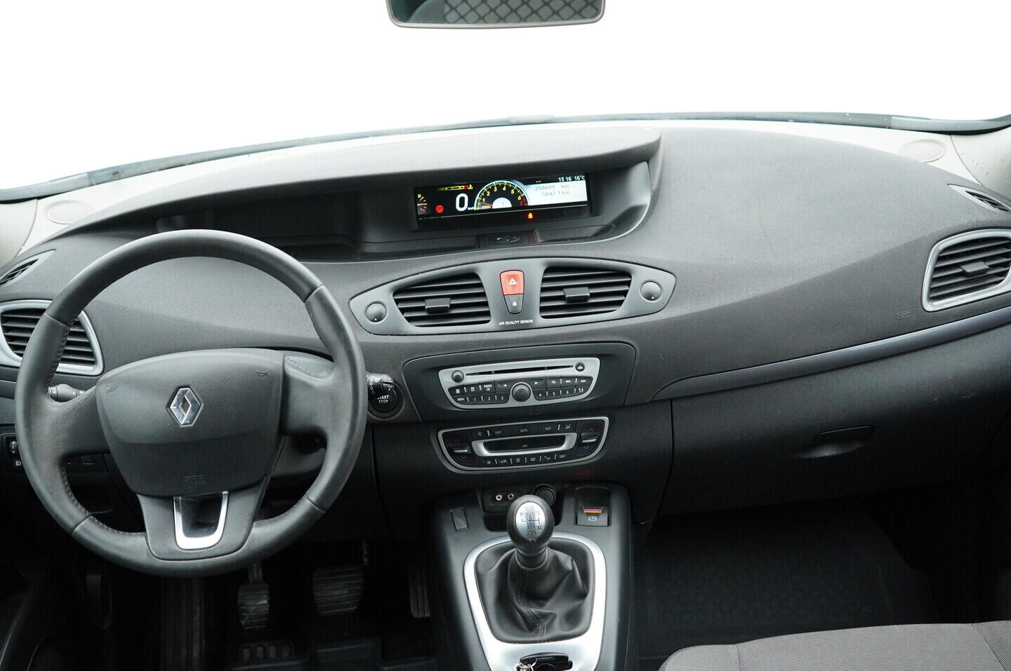 O119V06385_25.webp_GRAND SCÉNIC  1.6  81 kW manuál