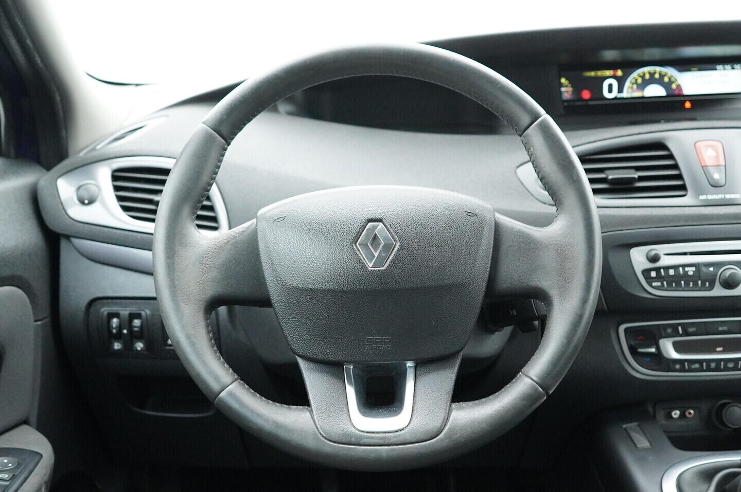 O119V06385_26.webp_GRAND SCÉNIC  1.6  81 kW manuál