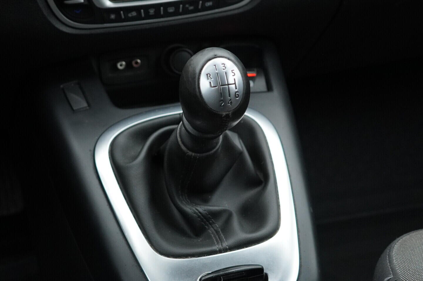 O119V06385_29.webp_GRAND SCÉNIC  1.6  81 kW manuál