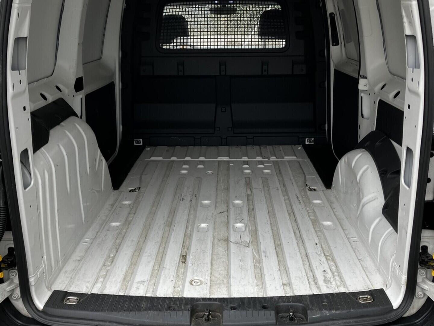 O119V06470_31.webp_CADDY MAXI - SKŘÍŇOVÝ VŮZ  2.0 TDI 75 kW manuál, DPH