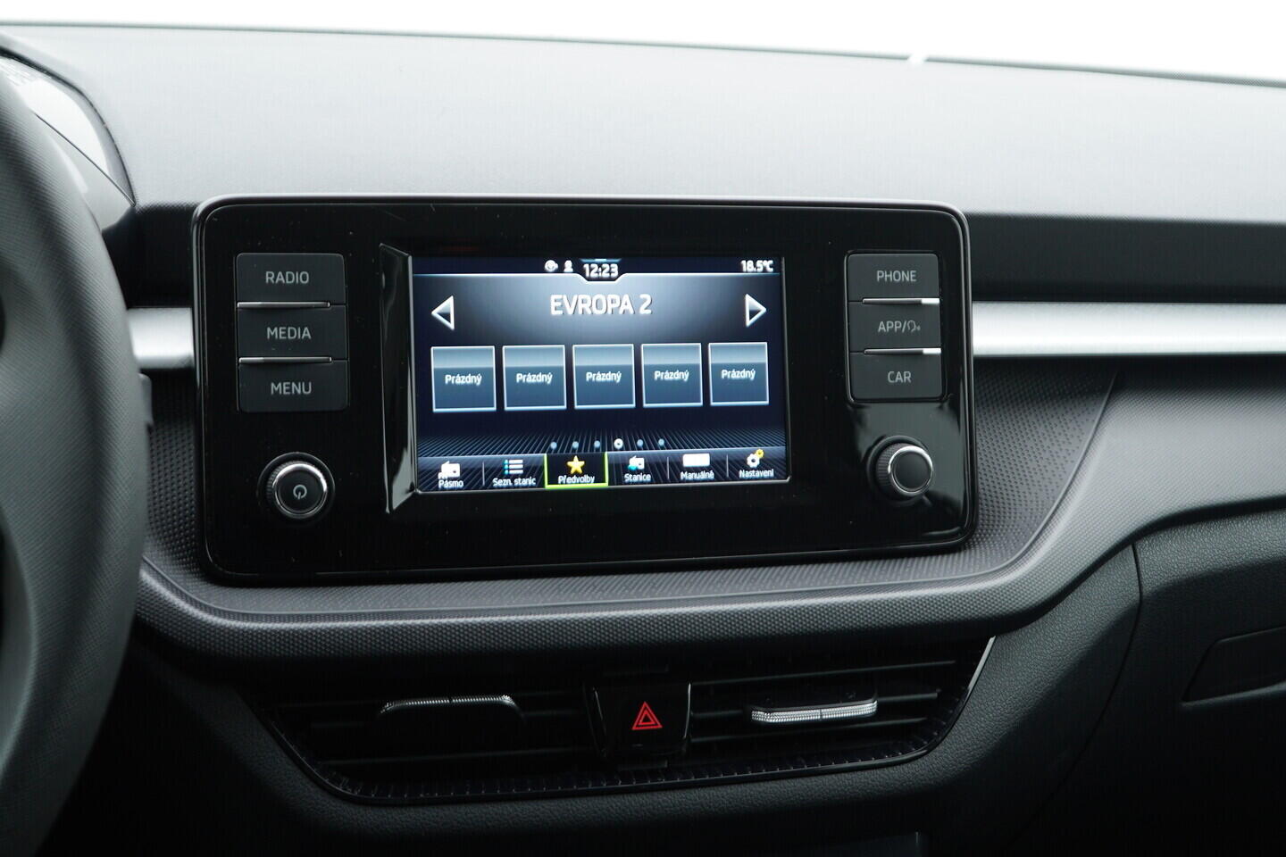 O119V06653_27.webp_FABIA Ambition 1.0 TSI 70 kW manuál