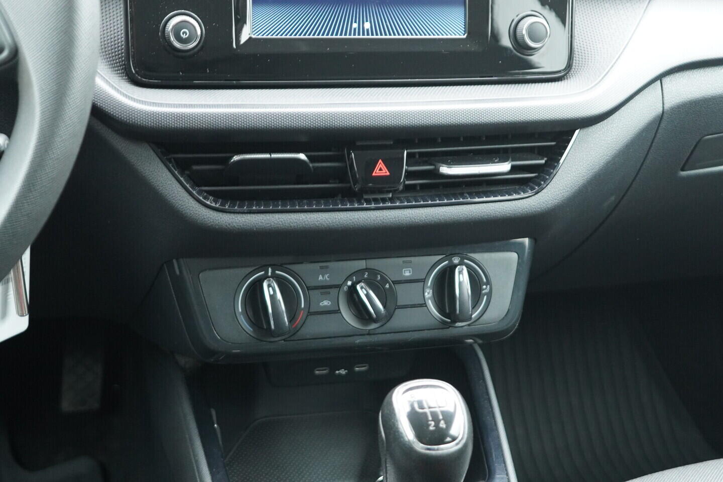 O119V06653_30.webp_FABIA Ambition 1.0 TSI 70 kW manuál