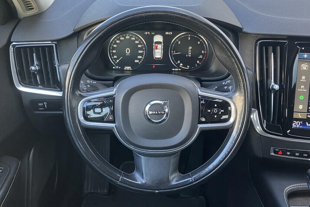 O119V06693_23.webp_V90 Cross Country 2.0  173 kW automat, DPH