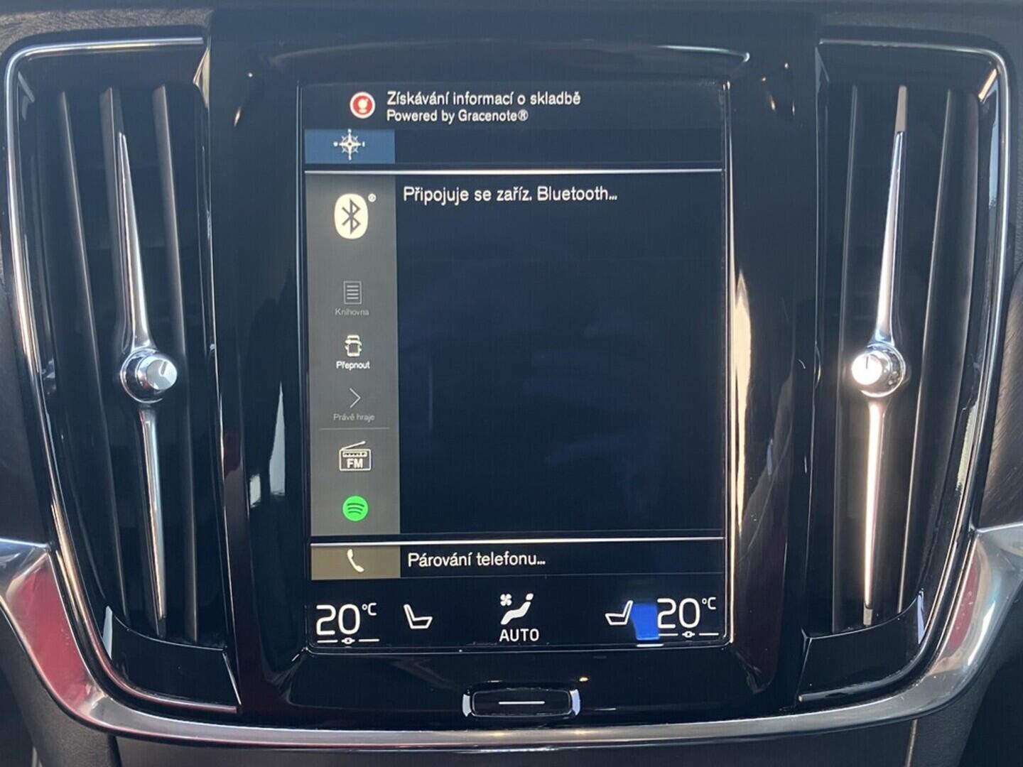 O119V06693_25.webp_V90 Cross Country 2.0  173 kW automat, DPH