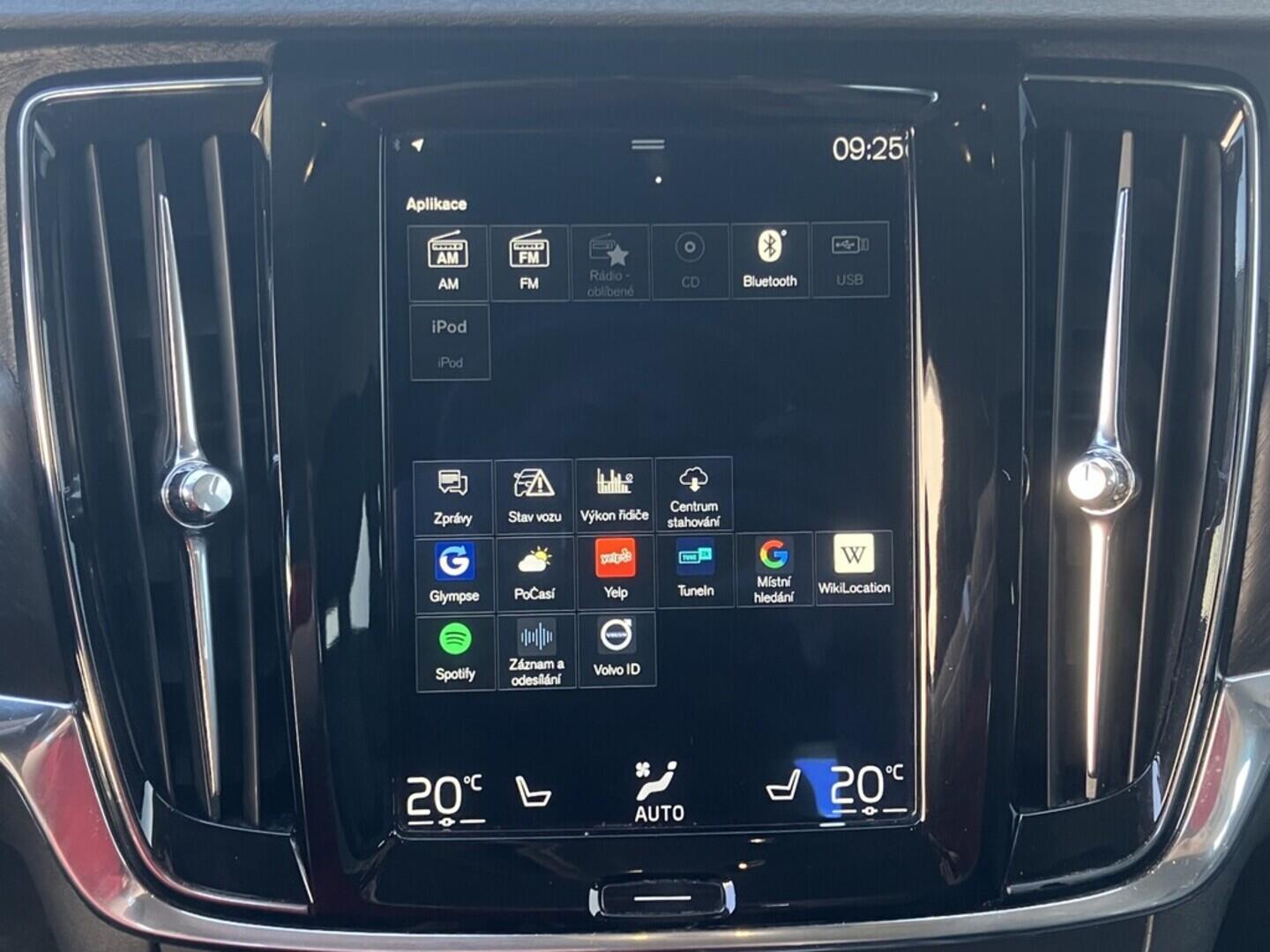 O119V06693_26.webp_V90 Cross Country 2.0  173 kW automat, DPH