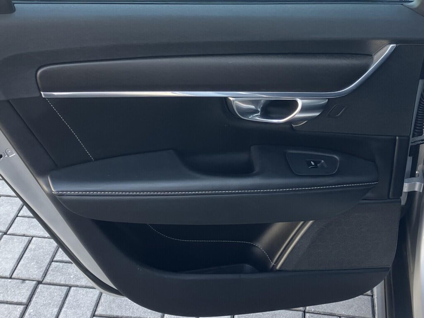O119V06693_33.webp_V90 Cross Country 2.0  173 kW automat, DPH
