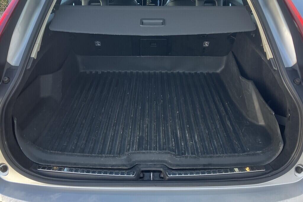 O119V06693_35.webp_V90 Cross Country 2.0  173 kW automat, DPH