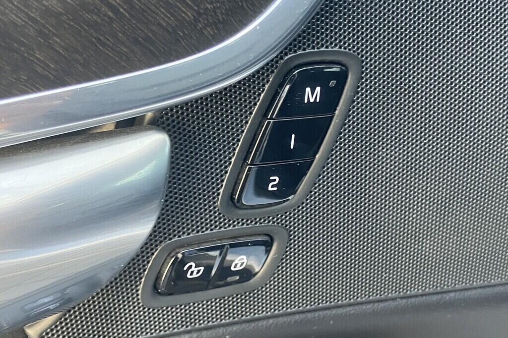 O119V06693_37.webp_V90 Cross Country 2.0  173 kW automat, DPH