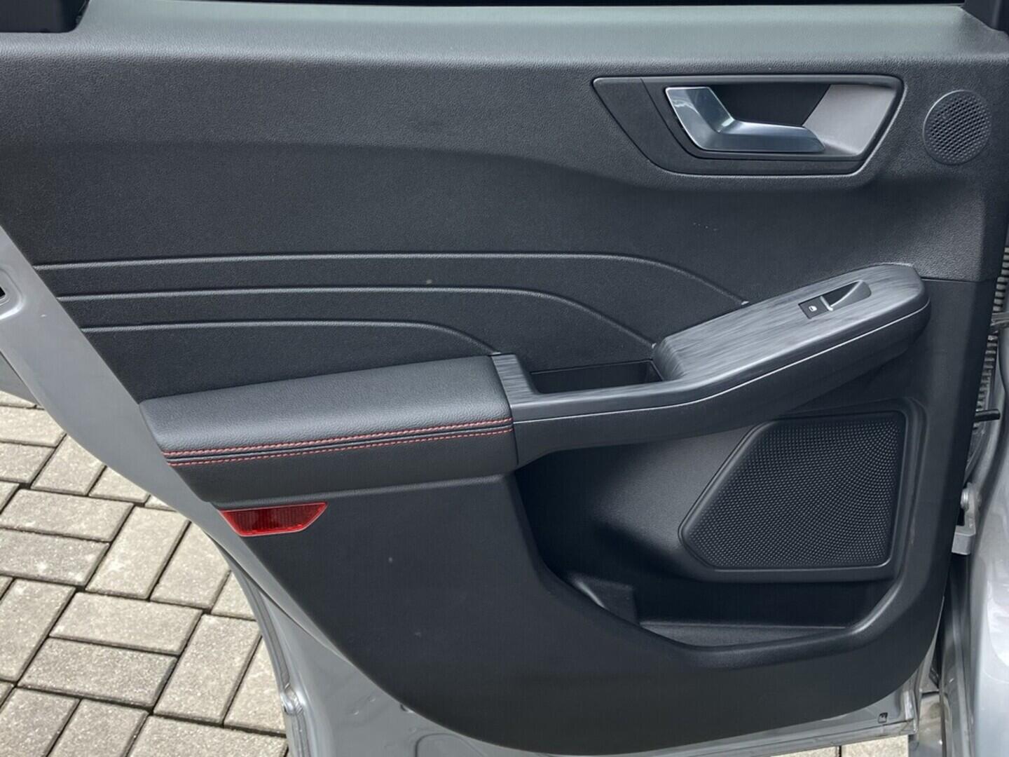 O119V06714_34.webp_KUGA ST - Line 2.0 TDCi 140 kW automat, DPH