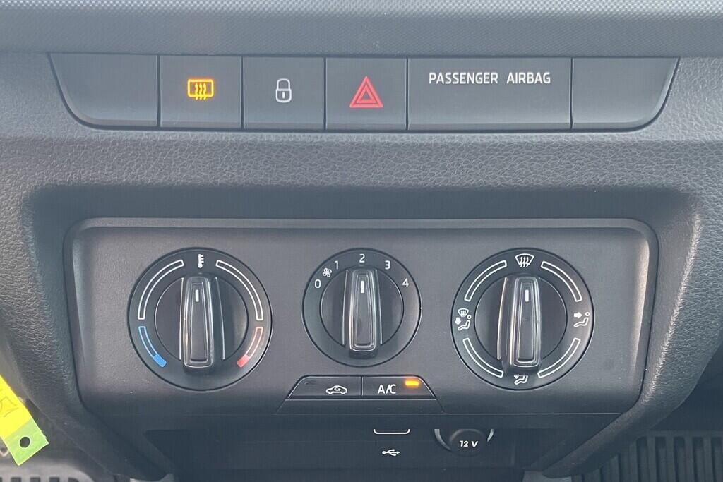 O119V06737_25.webp_FABIA Active 1.0 TSI 70 kW manuál, DPH