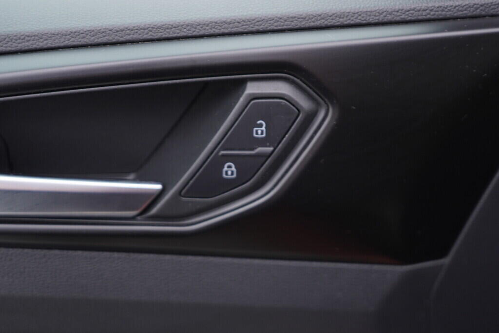 O119V06746_21.webp_T-CROSS Style 1.0 TSI 85 kW manuál