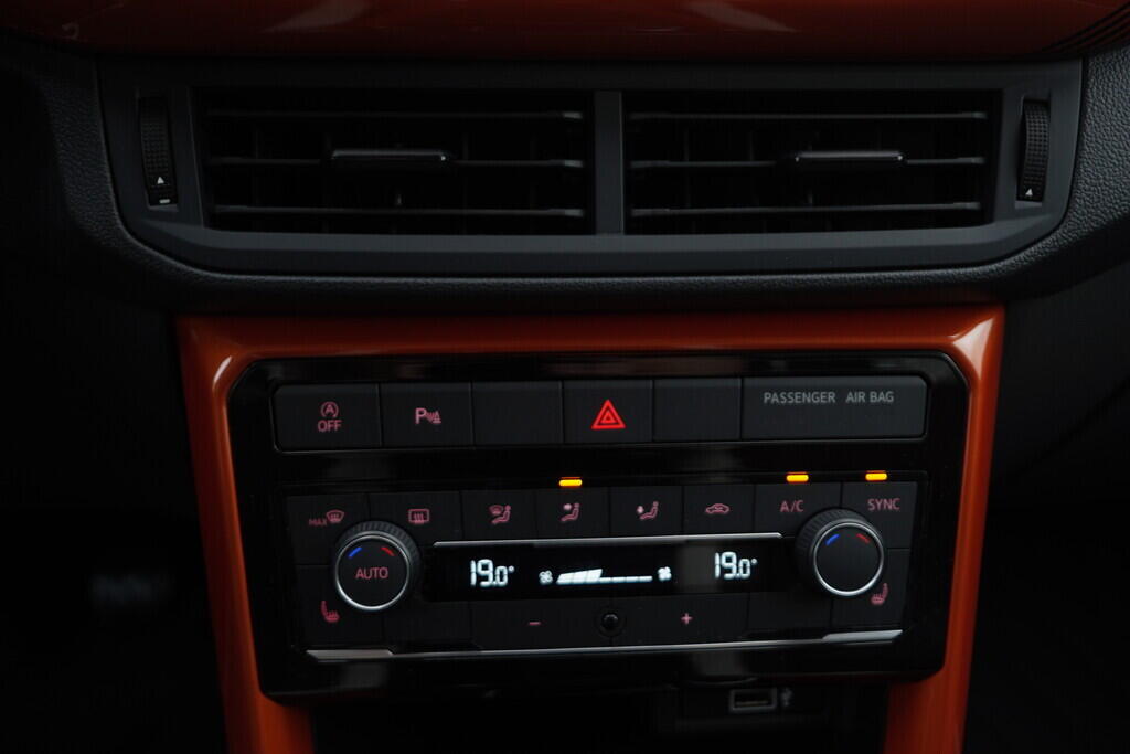 O119V06746_32.webp_T-CROSS Style 1.0 TSI 85 kW manuál