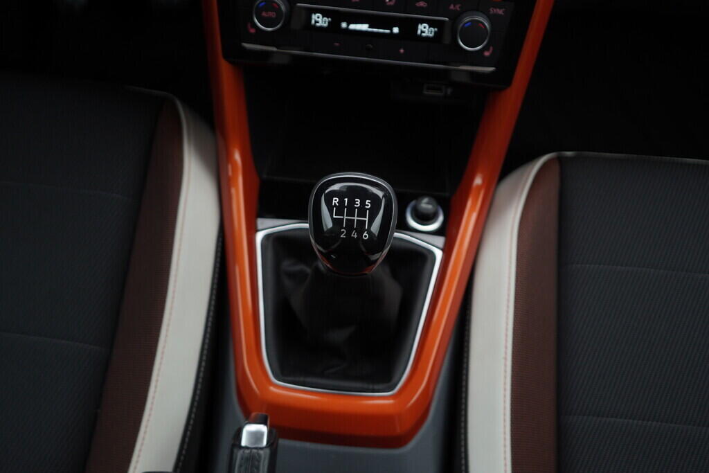 O119V06746_33.webp_T-CROSS Style 1.0 TSI 85 kW manuál