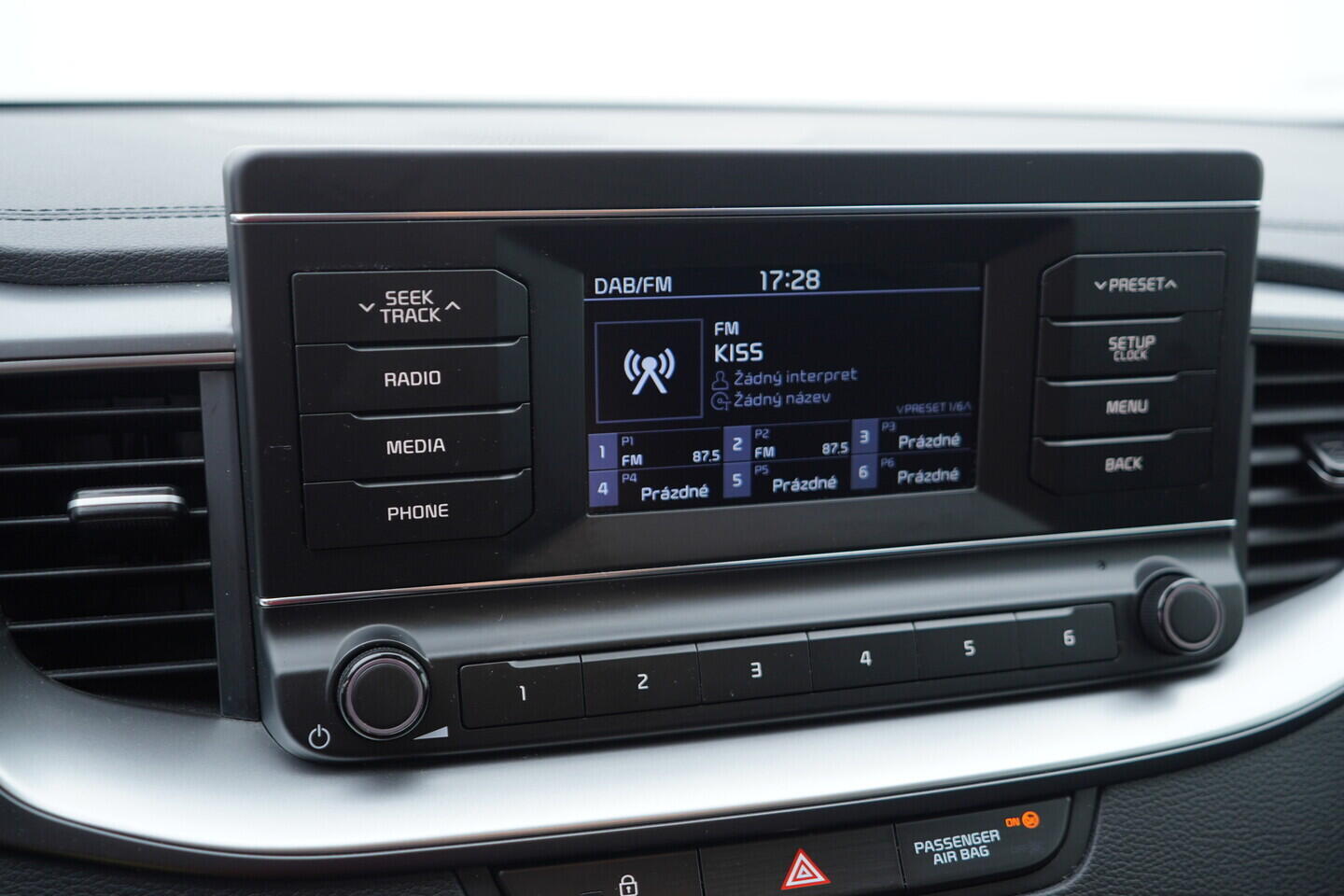 O119V06754_27.webp_CEED Fresh 1.5  118 kW manuál, DPH