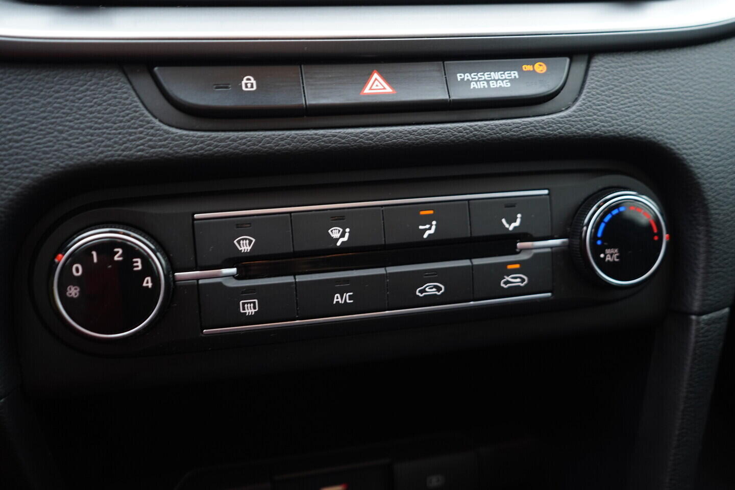 O119V06754_29.webp_CEED Fresh 1.5  118 kW manuál, DPH