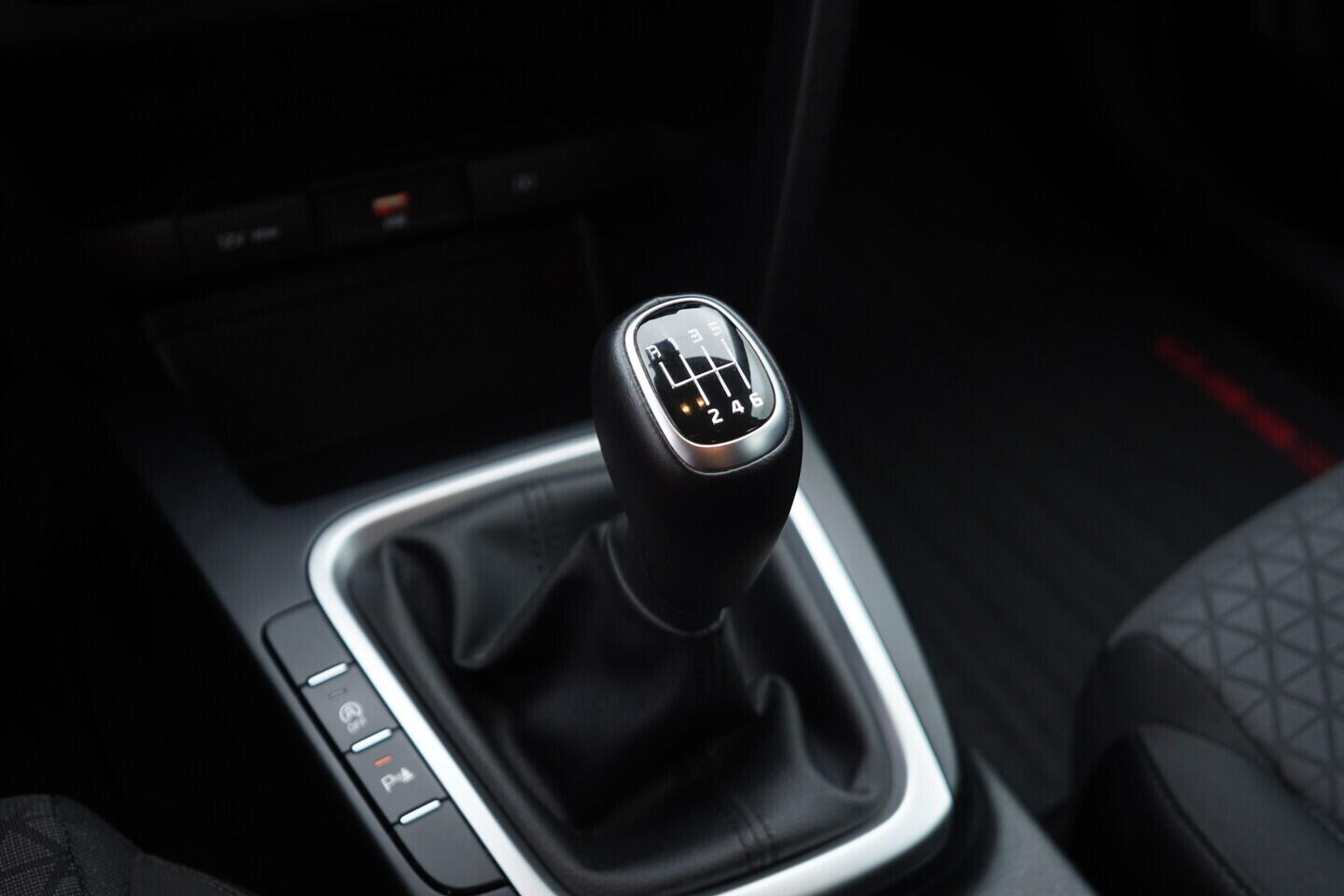 O119V06754_30.webp_CEED Fresh 1.5  118 kW manuál, DPH