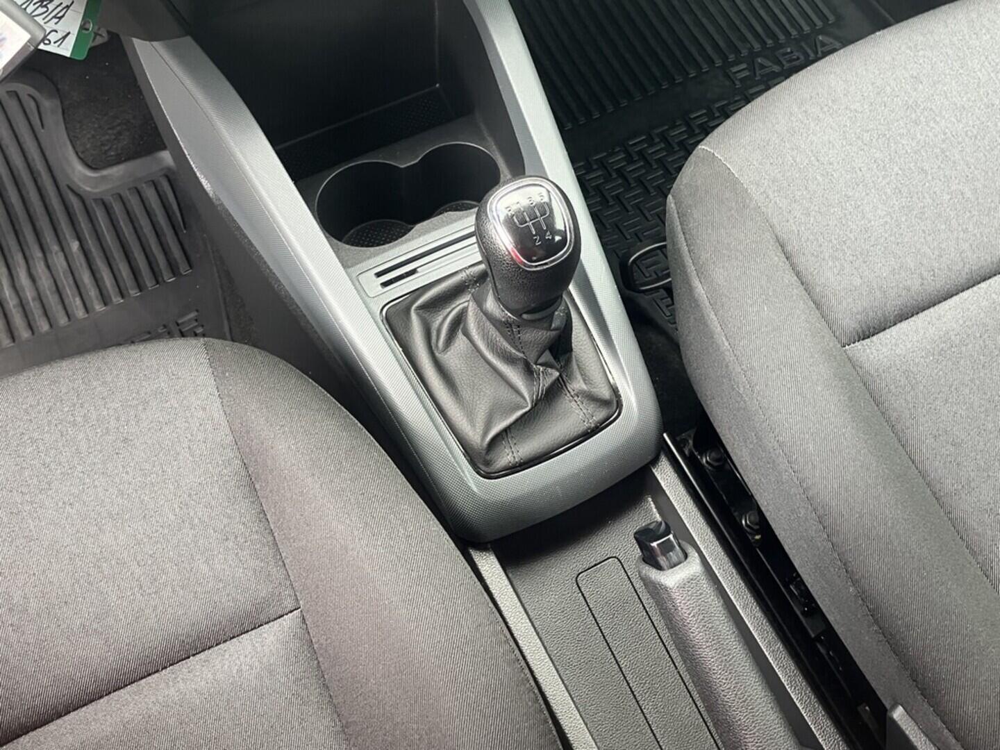 O119V06755_27.webp_FABIA Active 1.0 TSI 70 kW manuál, DPH