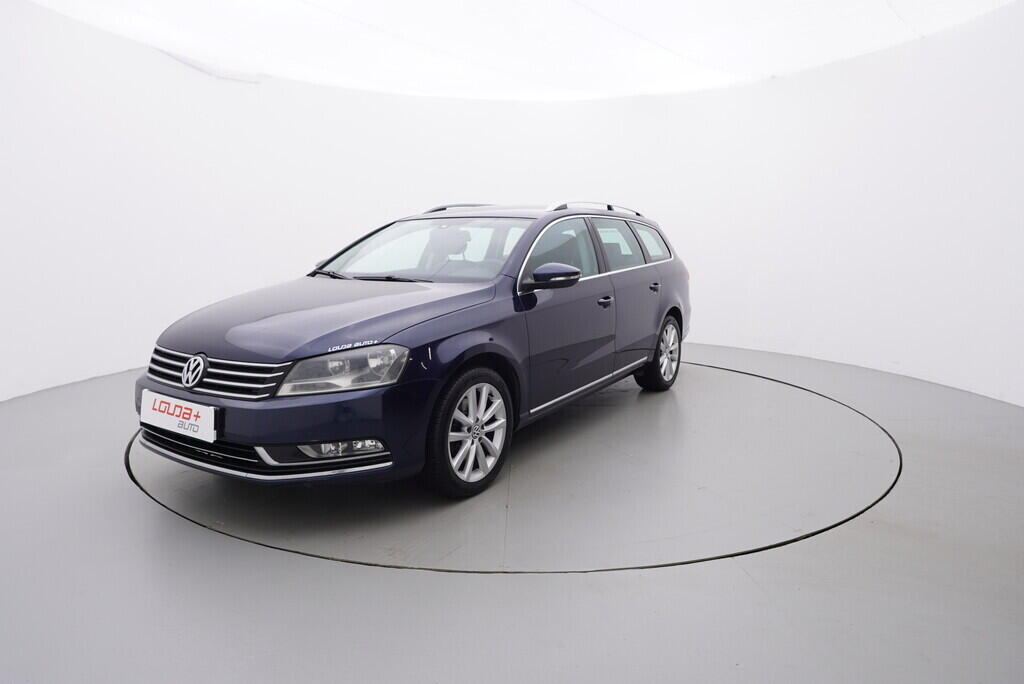 O119V06763_11.webp_PASSAT Highline 2.0 TDI 103 kW manuál