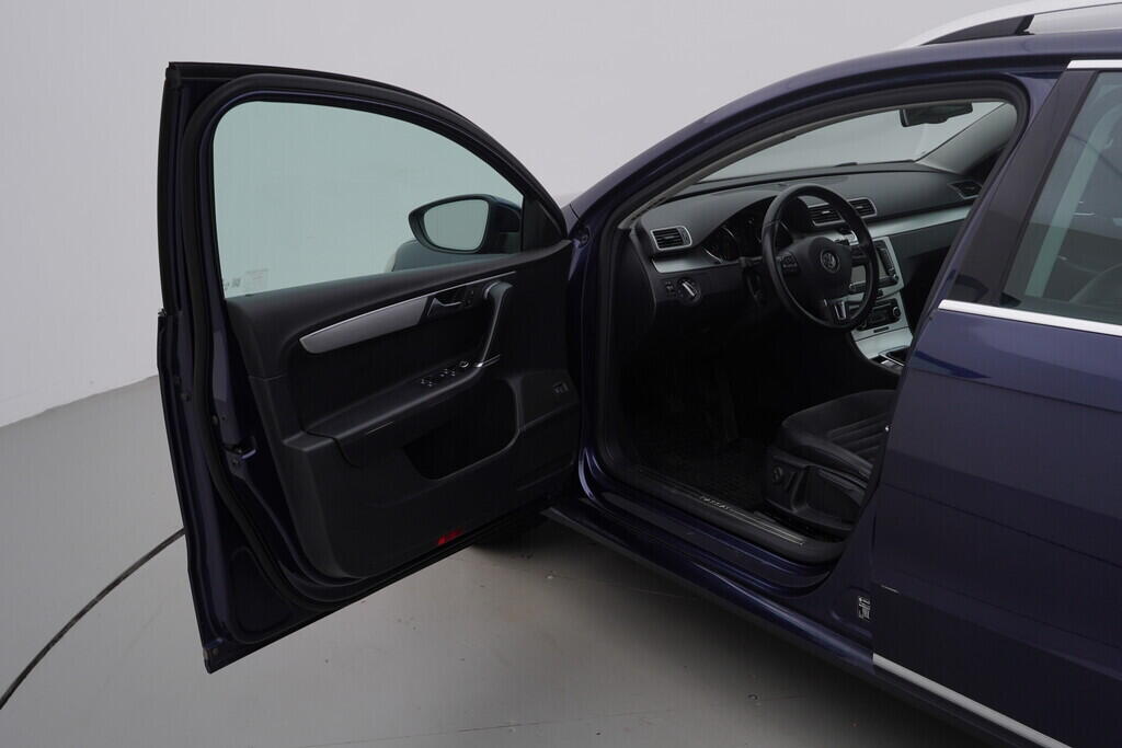 O119V06763_18.webp_PASSAT Highline 2.0 TDI 103 kW manuál