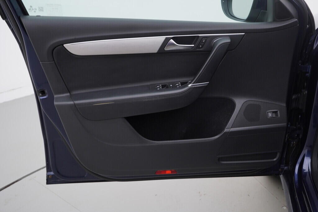 O119V06763_19.webp_PASSAT Highline 2.0 TDI 103 kW manuál